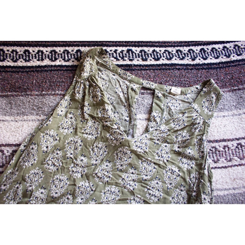 Tank - Picture 2 of 4