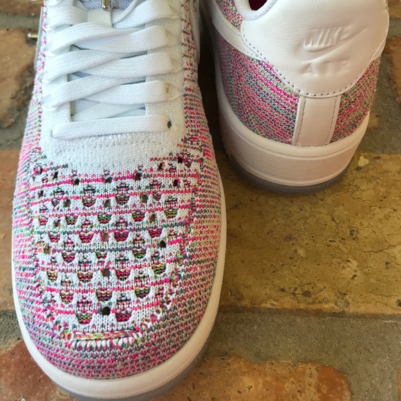 NWT Air Force Flyknit Low WMNS, size 8 - Picture 7 of 8