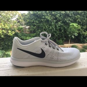 Silver Nike Flex rn 2016