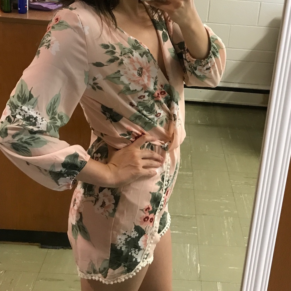 Beautiful romper - Picture 2 of 3