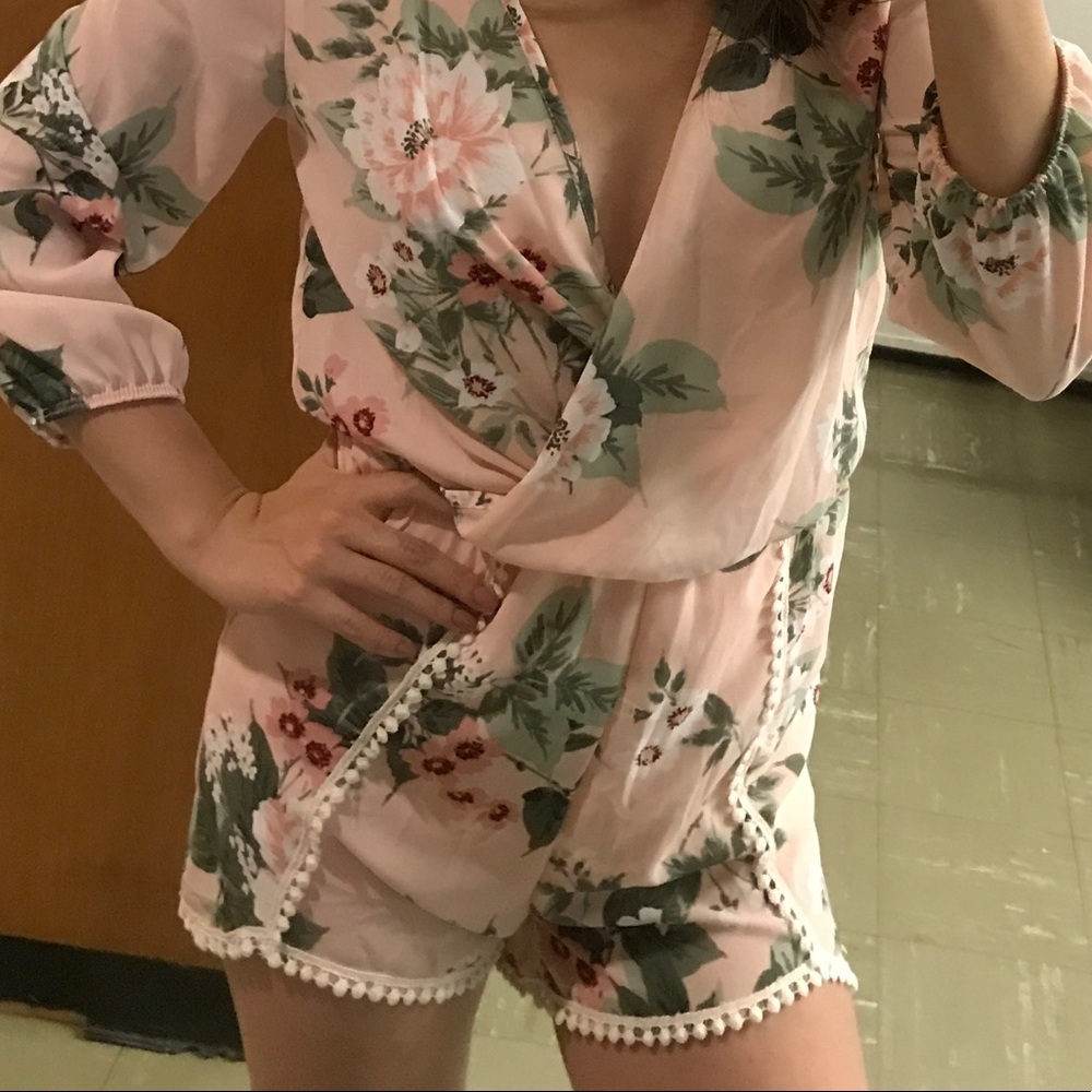 Beautiful romper - Picture 3 of 3