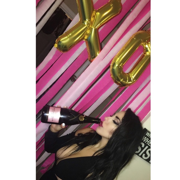 Meet Ms. Cai Cai! 💕🥂 - Picture 2 of 3