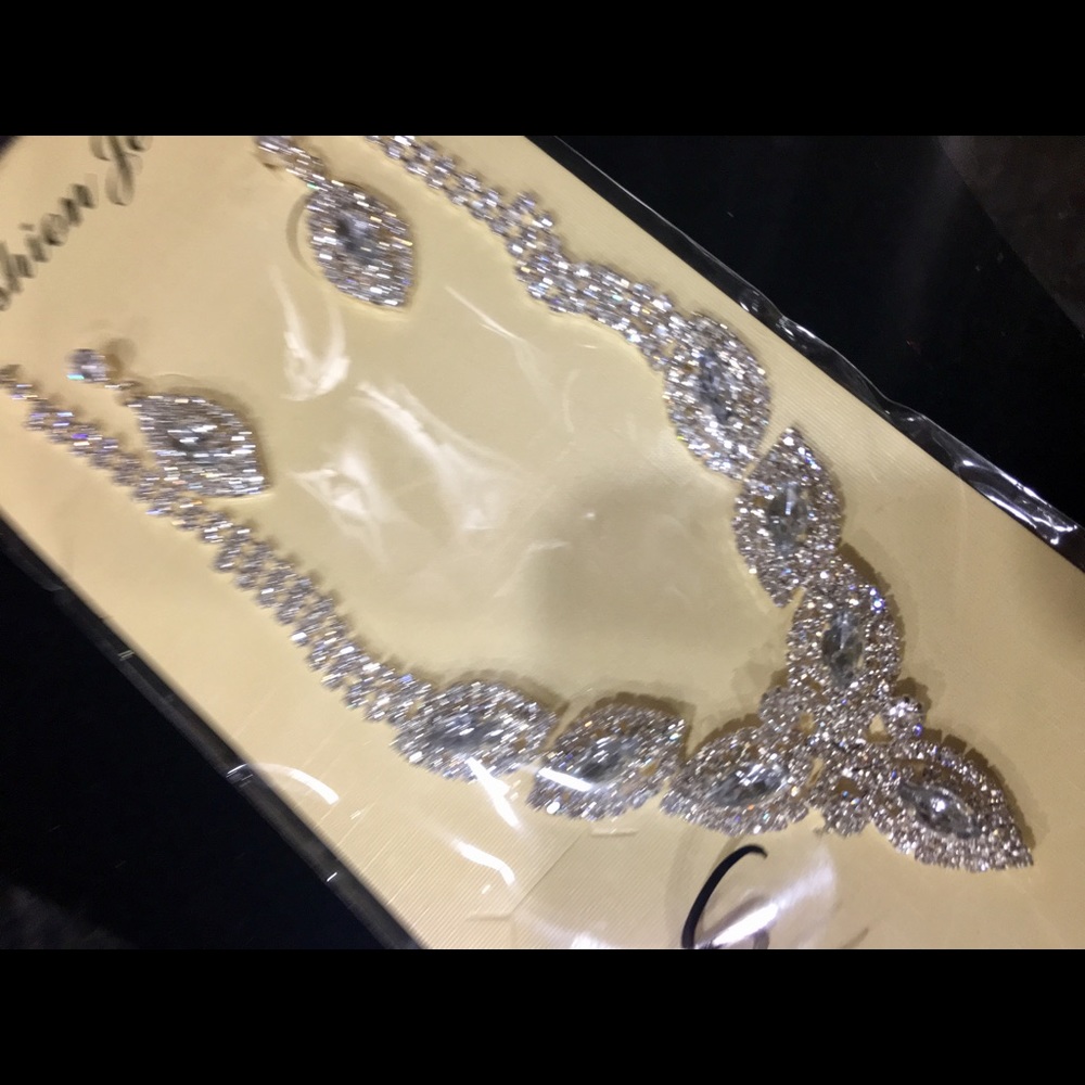 Necklace set silver tone rhinestone