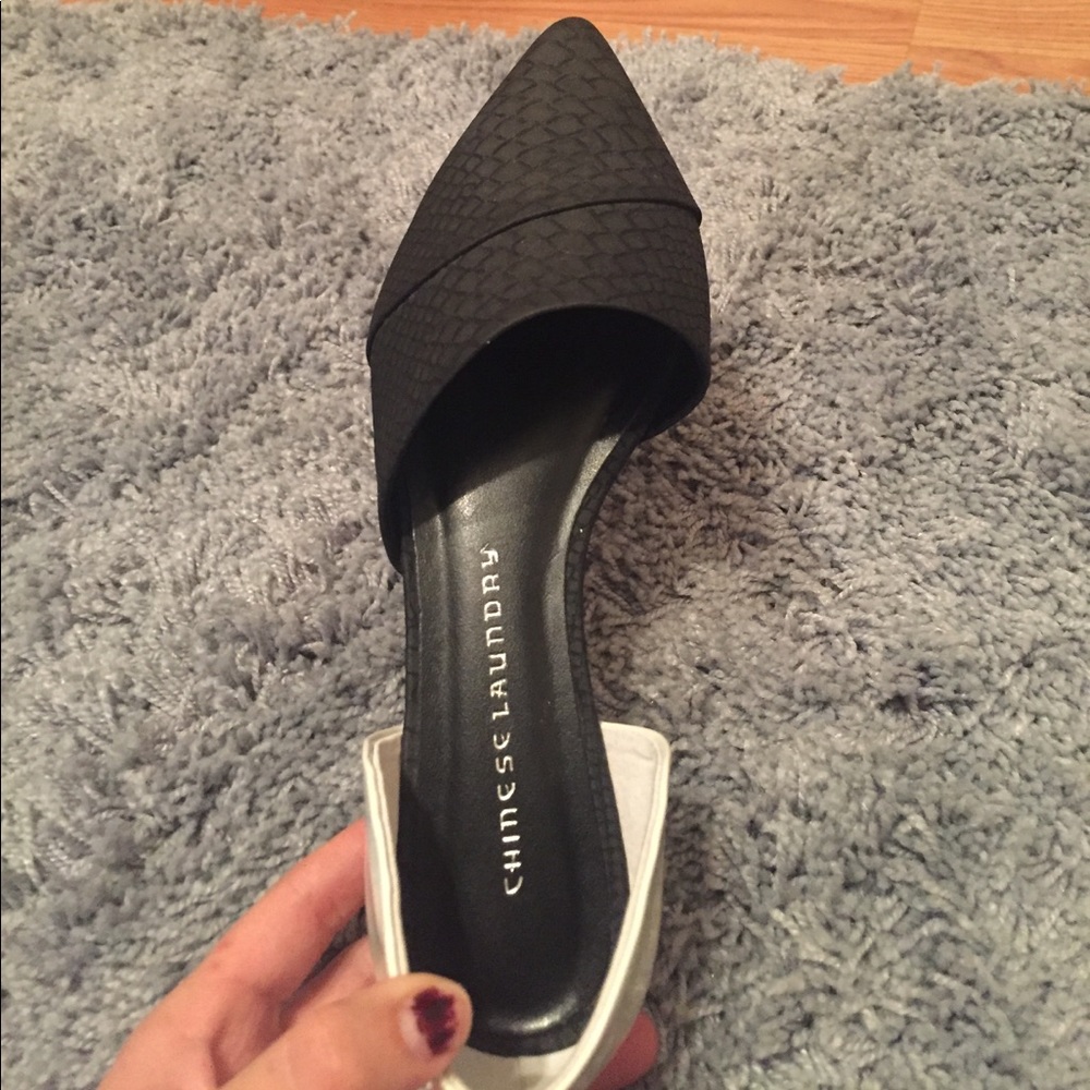 Black and white pointy toe Chinese Laundry flats