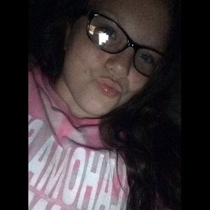 Meet your Posher, Caitlin