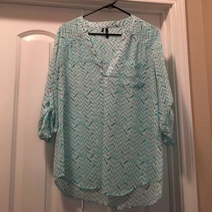 Perfect top for Easter 🐣 or Spring time 🌷