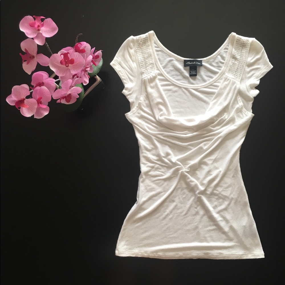 🎉 HP ♥️ White T- Shirt!