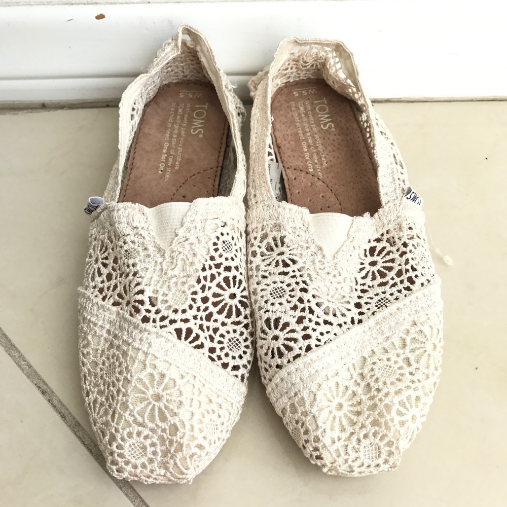 🎉SOLD🎉 Toms lace shoes