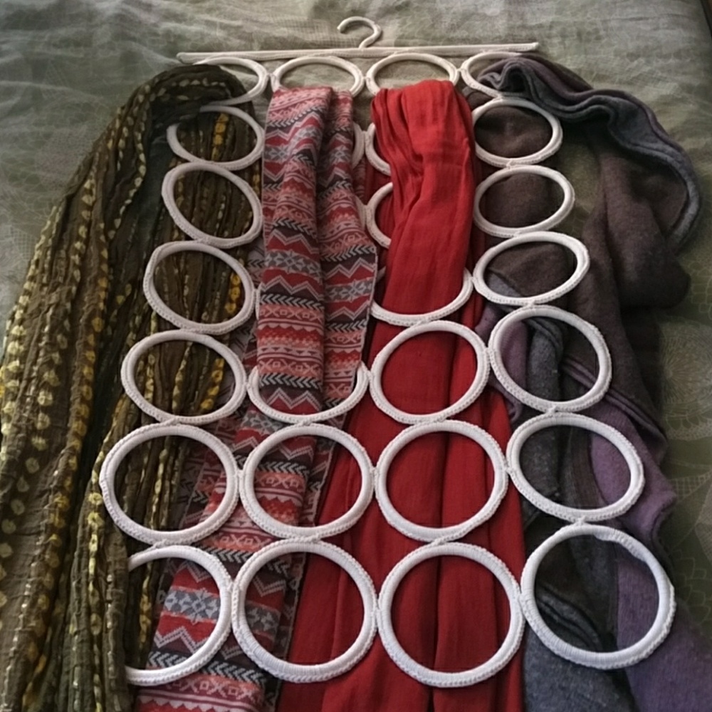 Space-saving scarf and belt hanger