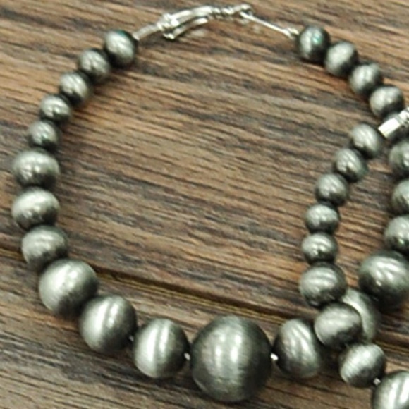 Mega Western Navajo Pearl Hoops - Picture 2 of 3