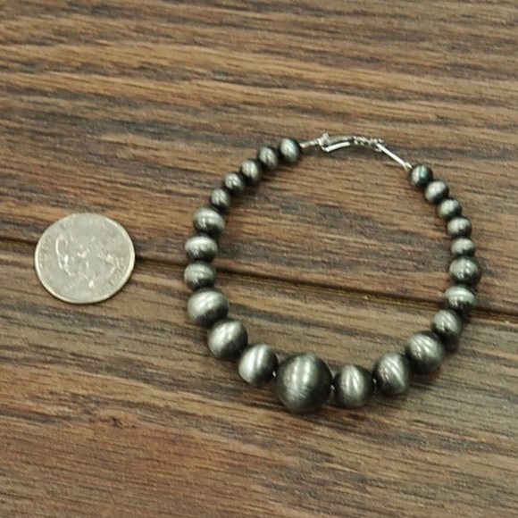 Mega Western Navajo Pearl Hoops - Picture 3 of 3