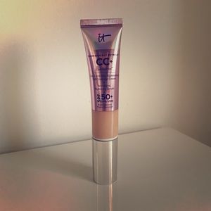 IT Cosmetics - CC+ Illumination - Medium - NEW