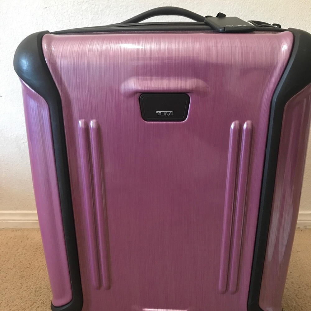 Tumi Vapor Lite Continental Carry On
