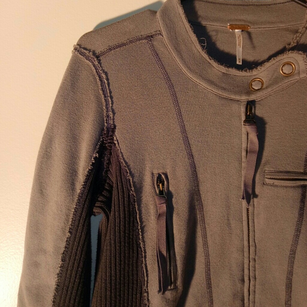 Free People Gray knitted zip up, size Medium.