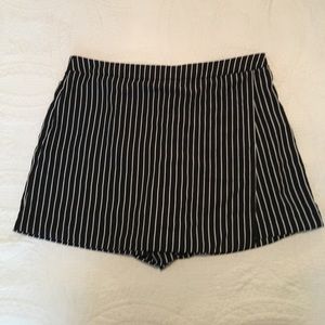 Forever 21 pinstripe skort never worn