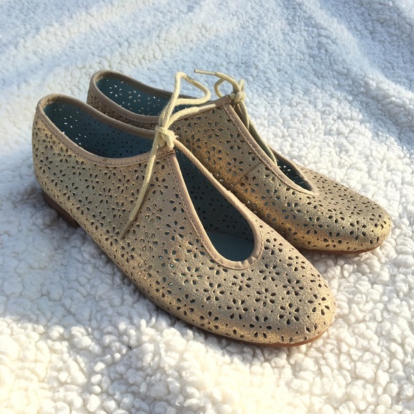 Seychelles Shoes - Seychelles Gold Eyelet Flats