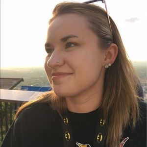 Meet your Posher, Lizzie