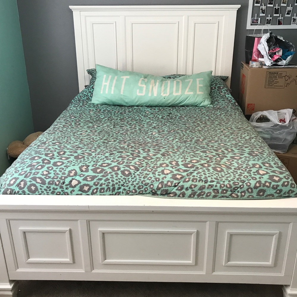 vs pink bed spread *reserved*