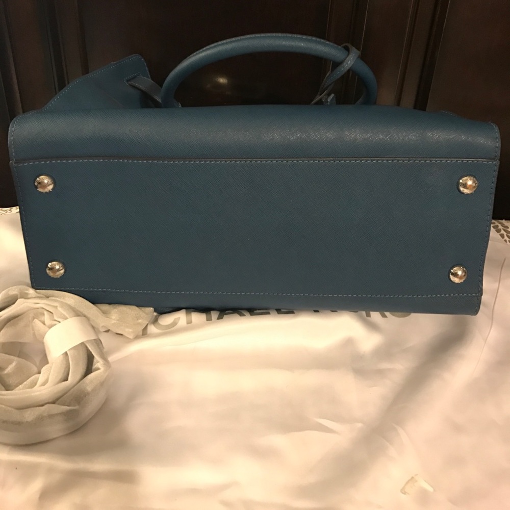 Michael Kors Hamilton Tote - Picture 6 of 7