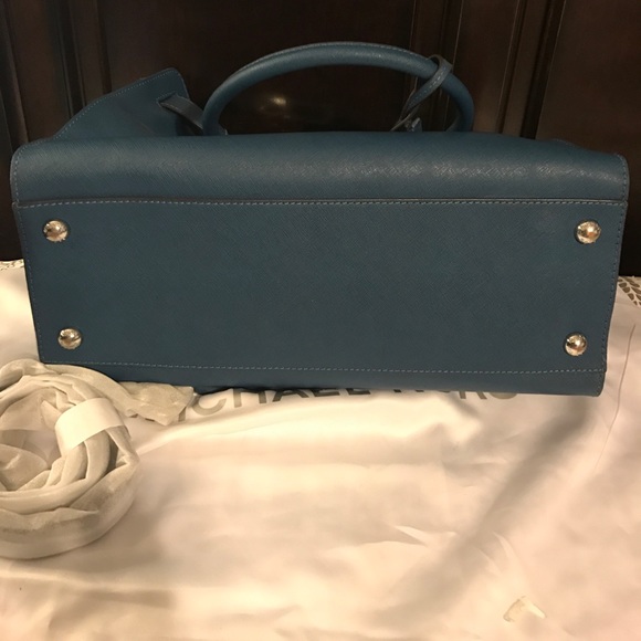 Michael Kors Hamilton Tote - Picture 6 of 7