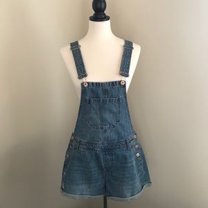NWOT Vanilla Star overalls.