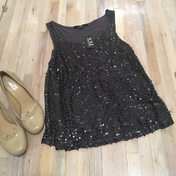 Forever 21 Tops - NWT Sequined tank💍