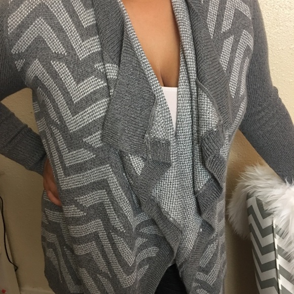 Light Grey Aztec Print Draped Front Cardigan! - Picture 1 of 3