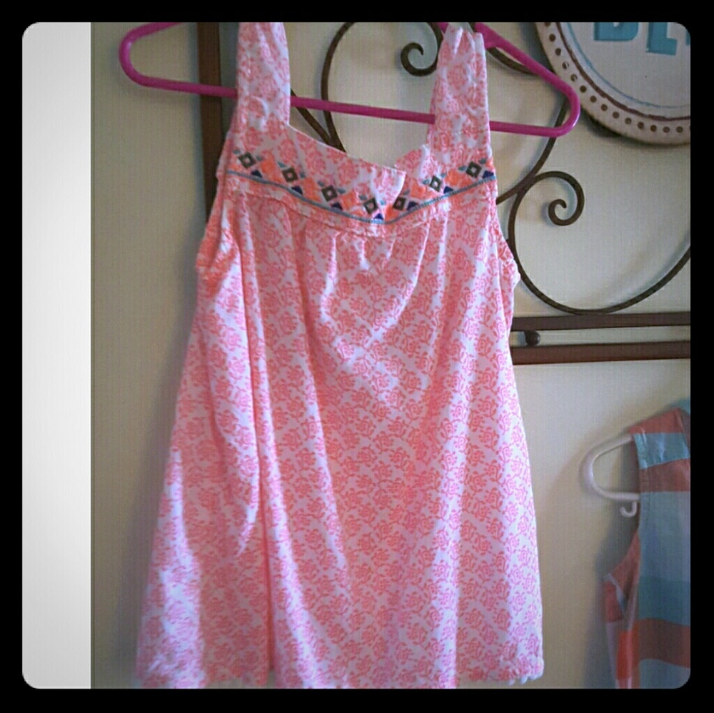 Sleeveless shirt