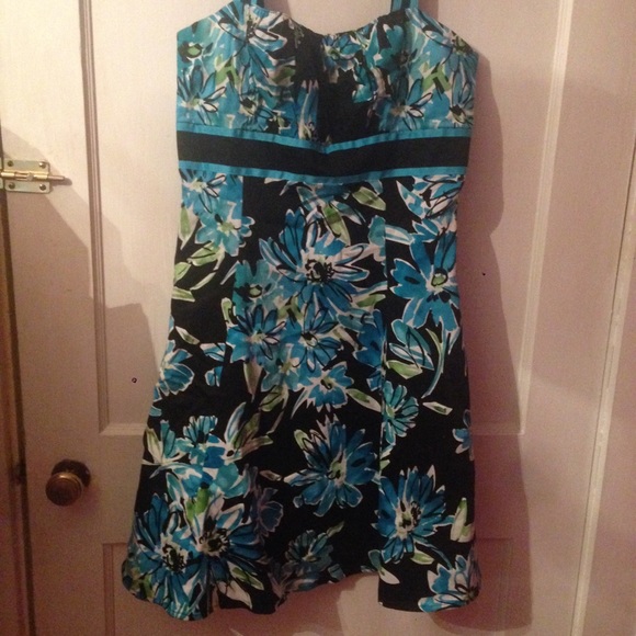 5 for $25 Fit and Flare Dress Floral print Size 12 - Picture 2 of 7