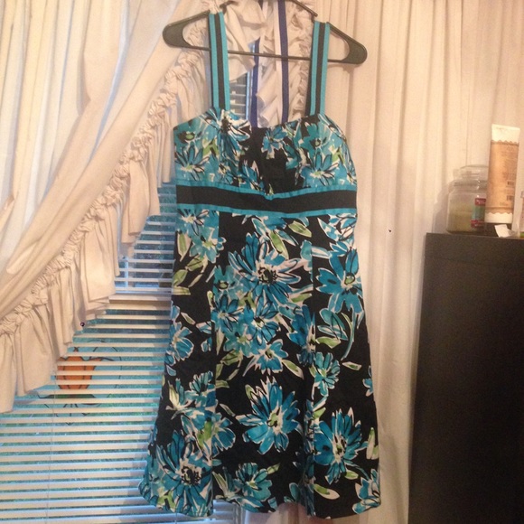 5 for $25 Fit and Flare Dress Floral print Size 12 - Picture 3 of 7