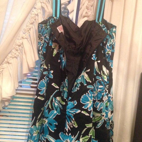 5 for $25 Fit and Flare Dress Floral print Size 12 - Picture 6 of 7