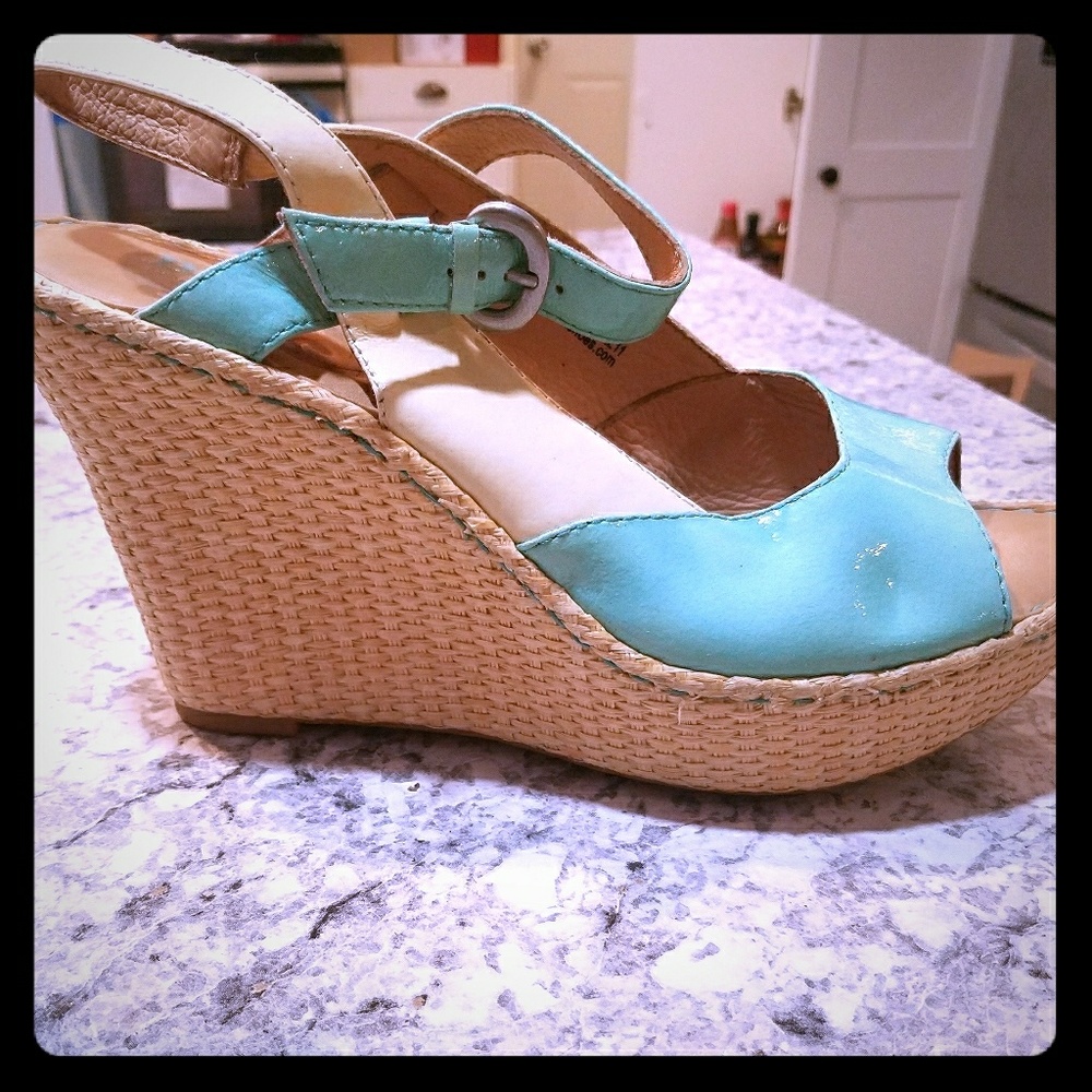 Turquoise/white wedges