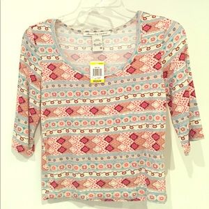 Short patterned soft t-shirt