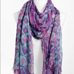 Brightly twisted scarf
