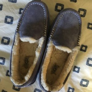 UGG SLIPPERS WORN TWICE INDOORS