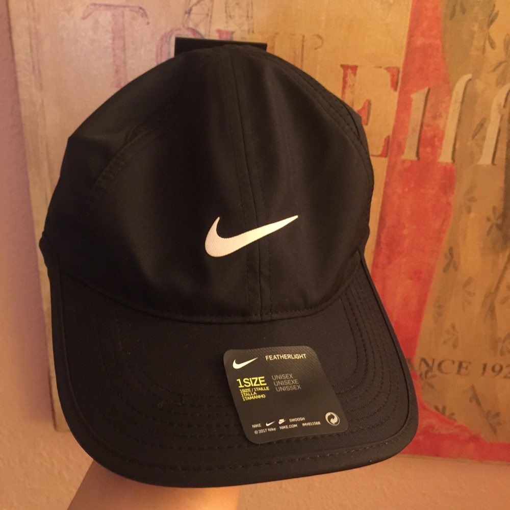 Nike featherlight cap
