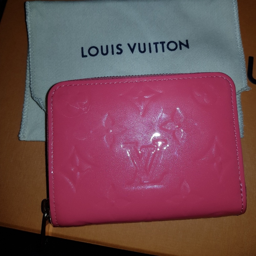 Louis Vuitton zippy coin purse