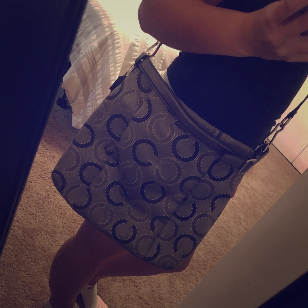 ▪️Coach large cross-body purse