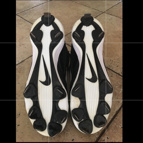 Nike Metal Cleats - Picture 2 of 3