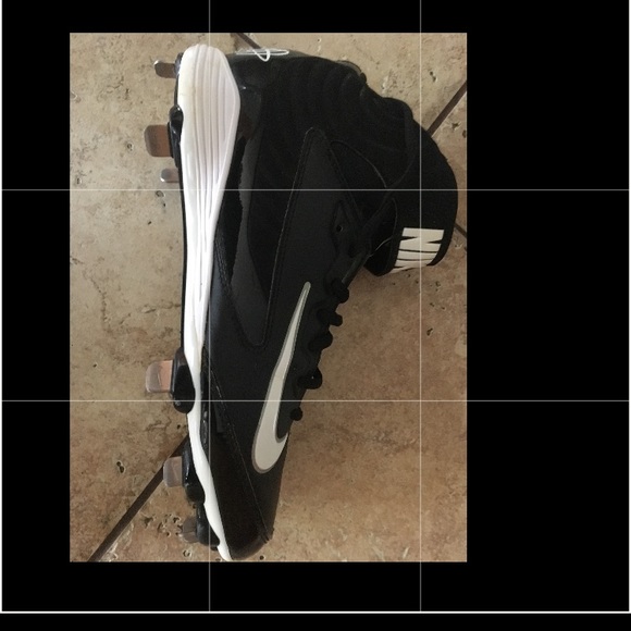 Nike Metal Cleats - Picture 3 of 3