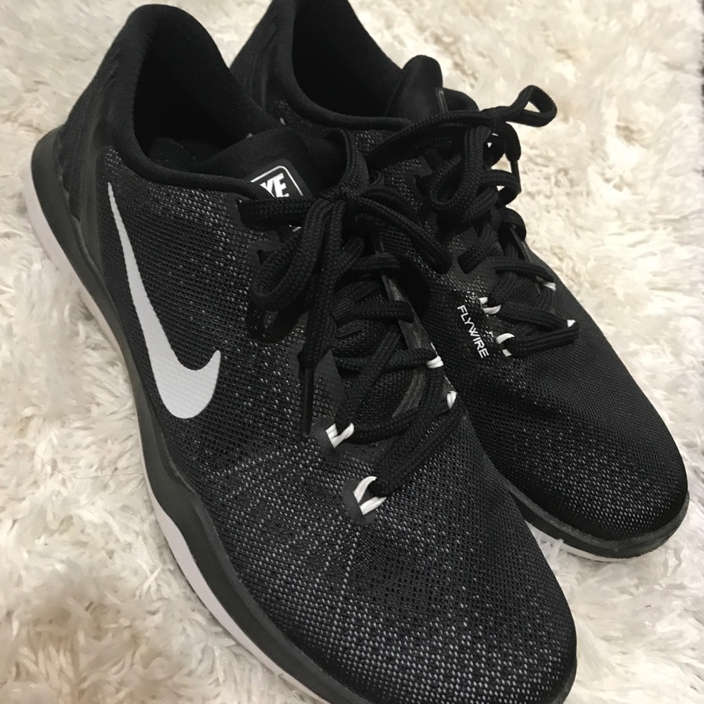 Nike fly wire shoes