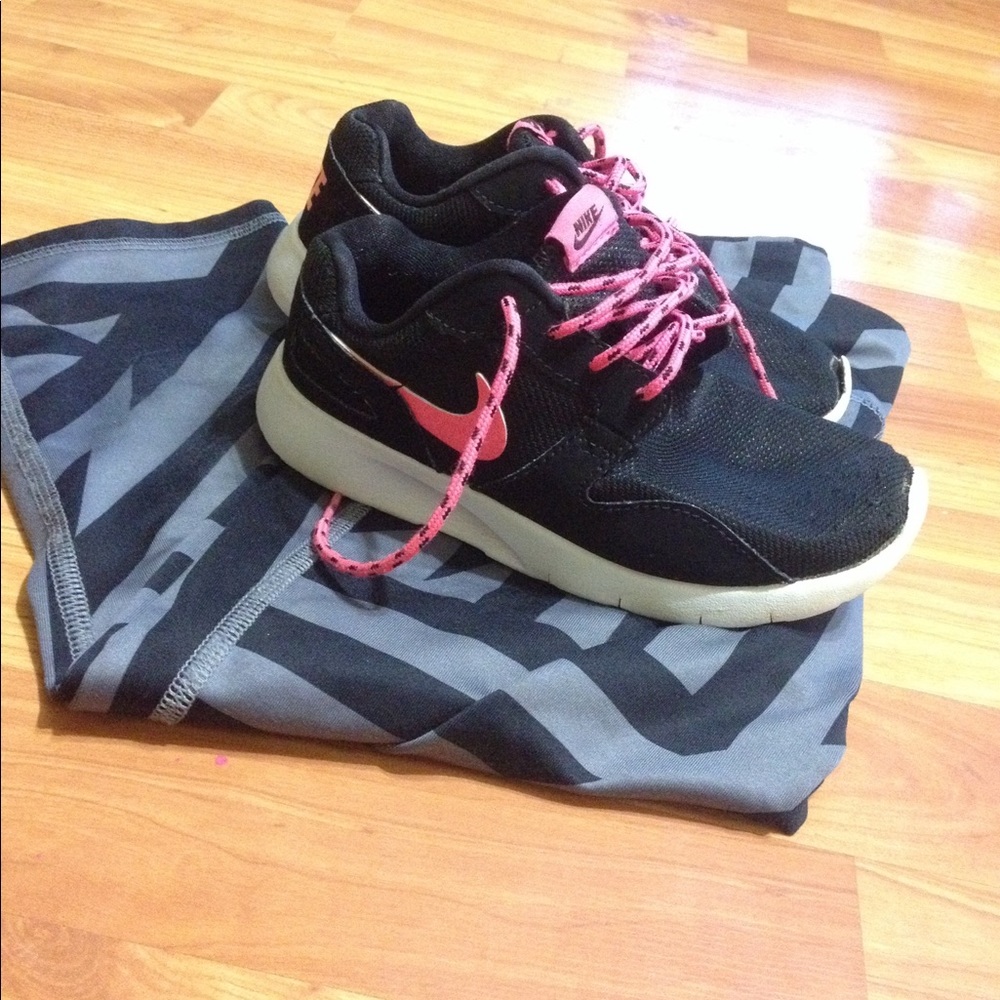 Nike tennis shoes