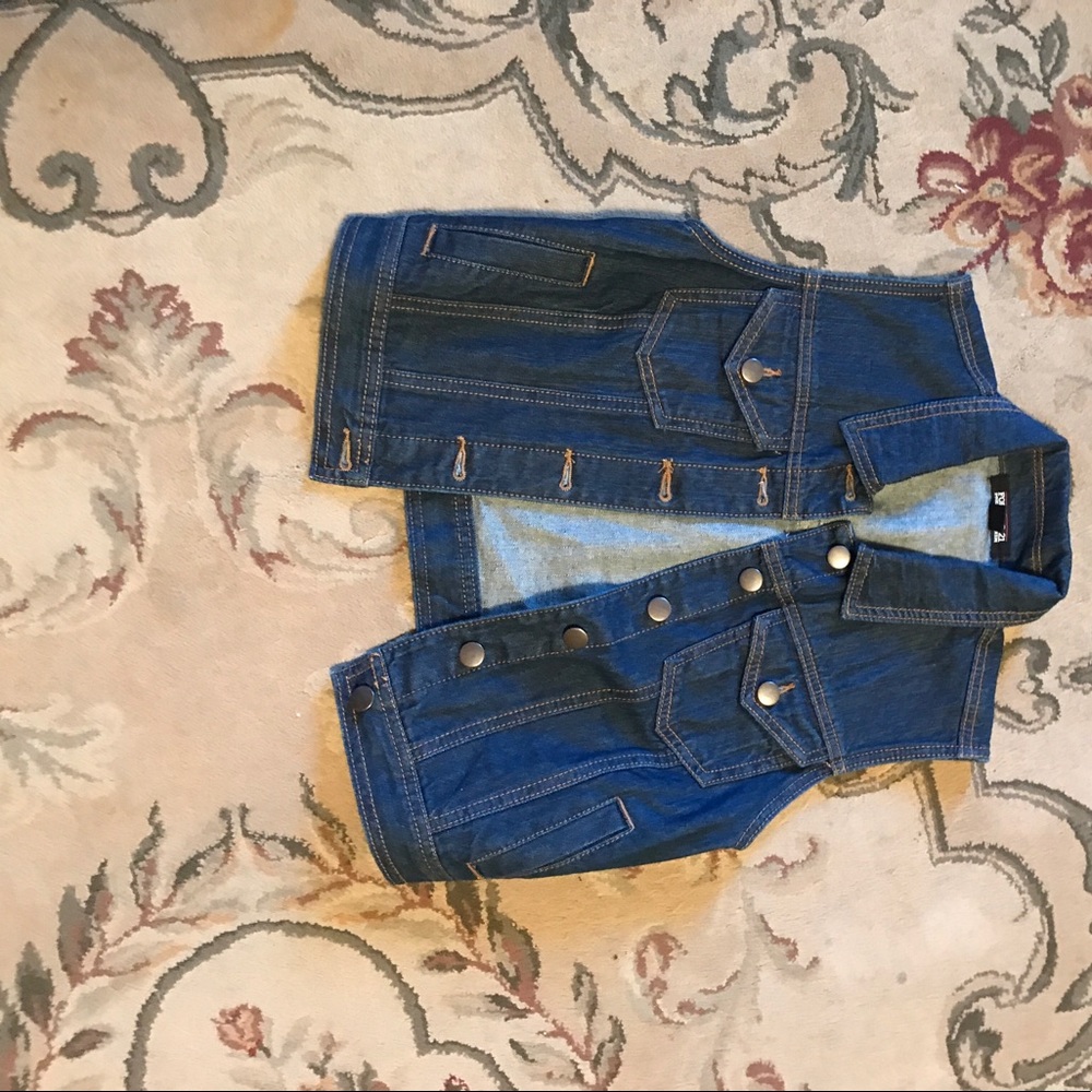 Denim sleeveless jacket