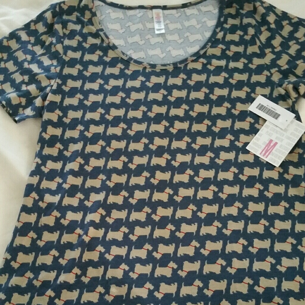 Lularoe Medium Classic Tee BNWT Doggie