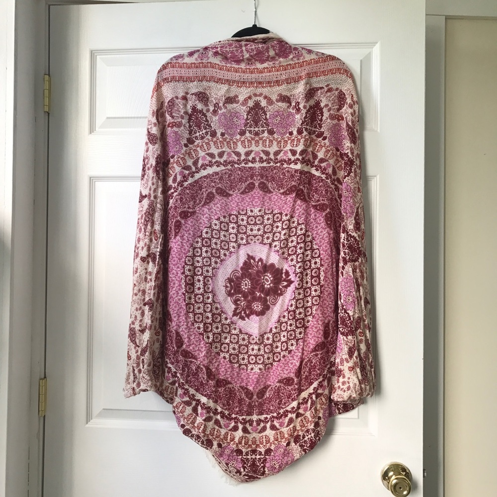 Tapestry style kimono (like new)