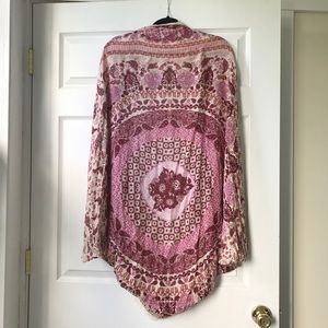 Tapestry style kimono (like new)