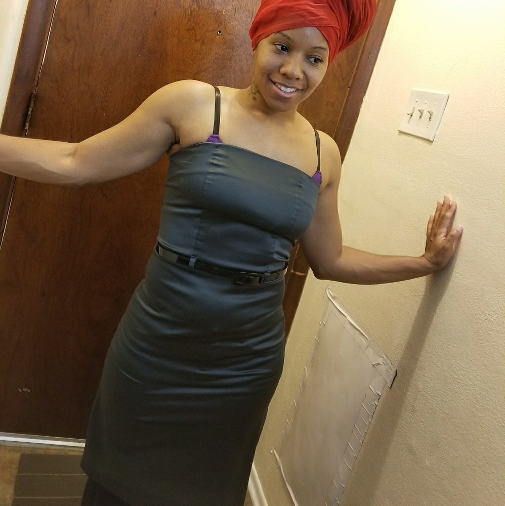 Nice fit and zip up in back strapless dress