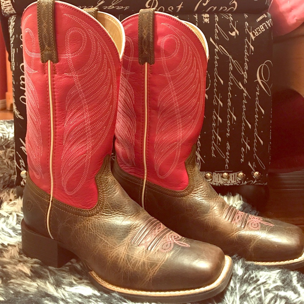 COWGIRL BOOTS