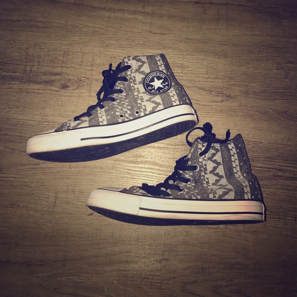 Tribal print converse