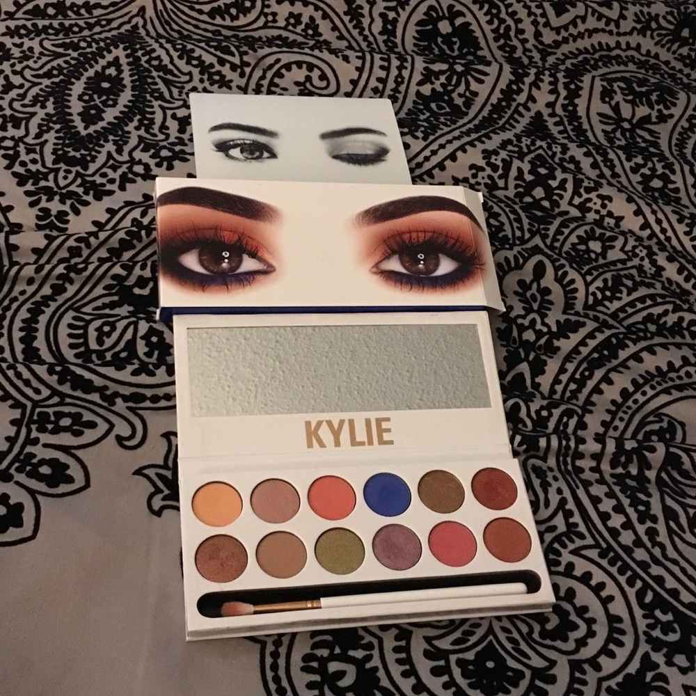 Kylie cosmetics Royal Peach palette